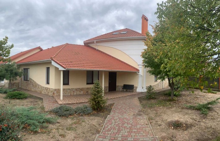 Долгосрочная аренда дома с бассейном в Совиньоне! Лучшая локация. - фото 1