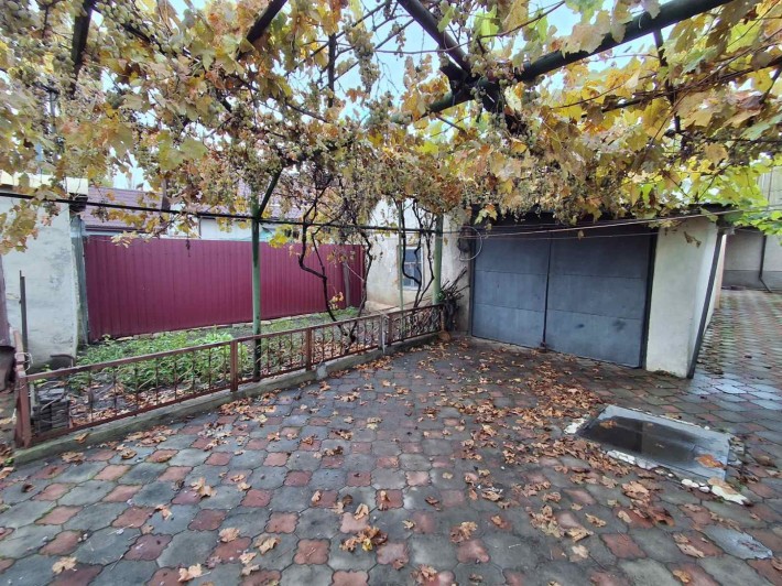 Сдаётся частный дом на Промышленном переулке. Газ, парковка, гараж - фото 1