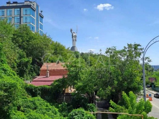 Аренда / Дом / ул. Старонаводницкая, Печерск, г. Киев  под офис