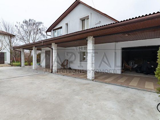 Автономний будинок з власним озером Осокорки Київ