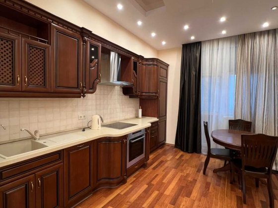 Оренда 3к.квартири вул.Евгена Коновальця 32Б,метро Печерська Киев