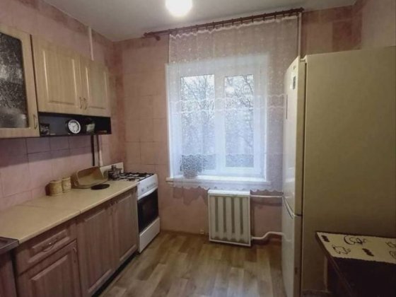 Оренда  2 кімнатноі(3 поверх) проспект Правди 35-А Київ