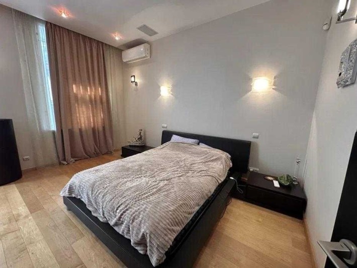 Центр, двокімнатна квартира з якісним  ремонтом та великим гардеробом - фото 1