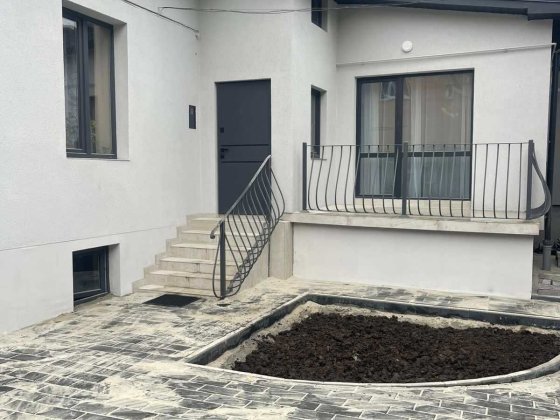 Оренда  2 кім.кв з терасою та паркінгом вул. Корсунська Львів