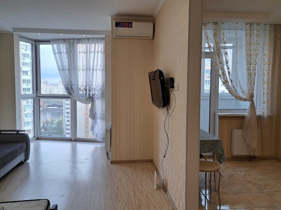 Чудовий варіант!Видова на озеро квартира 54м,вул.Драгоманова 2! Київ