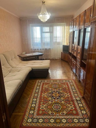 Сдам 3 ком.квартиру в кирпичном доме, Тополь 1, Запорожское шоссе 56. - фото 1