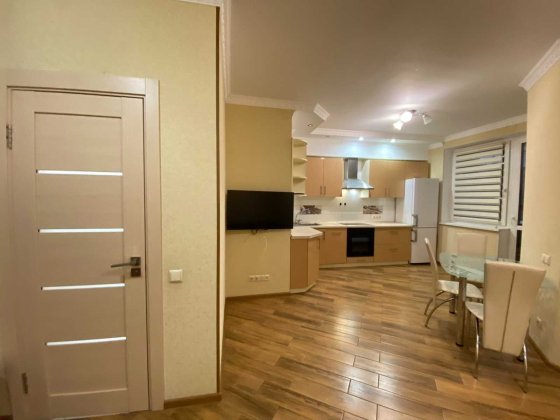 Вокзал Патріарха Мстислава Скрипника, 40 Сдам Міні - двушку Київ