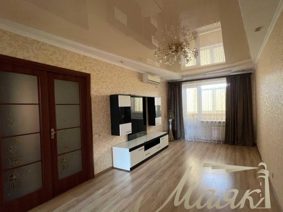 Оренда трикімнатної квартири, Піски