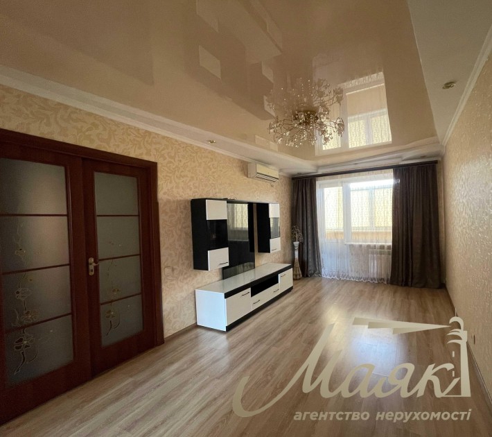 Оренда трикімнатної квартири, Піски - фото 1