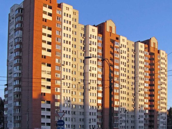 Оренда великої трикімнатної квартири у Святошинському районі Київ