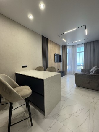 Сдам долгосрочно 1 комнатную квартиру в Аркадии ЖК Эллегия парк - фото 1