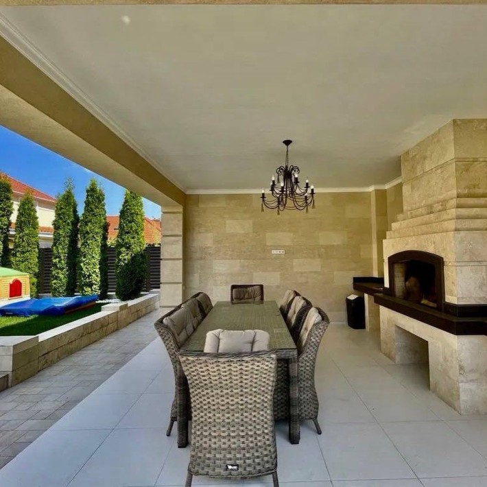 Оренда гарного розкішного будинку з бомбосховищем бассейном біля моря - фото 1