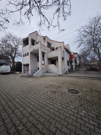 Здам будинок 5 кімнат, 3 поверхи, ділянка 10 соток - фото 1