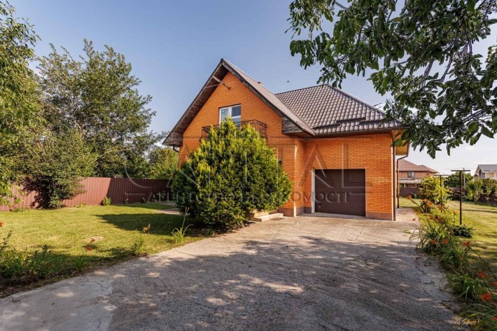 Здається просторий, світлий будинок з ділянкою 12 соток в с. Гатне - фото 1