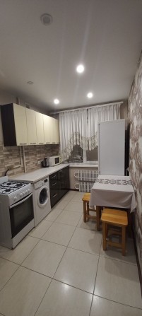 Сдам 2 комнатную квартиру на Коммунаре - фото 1