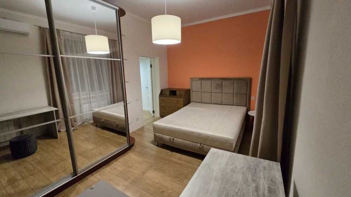 Оренда сучасної 2к квартири в центрі міста глоби - фото 1