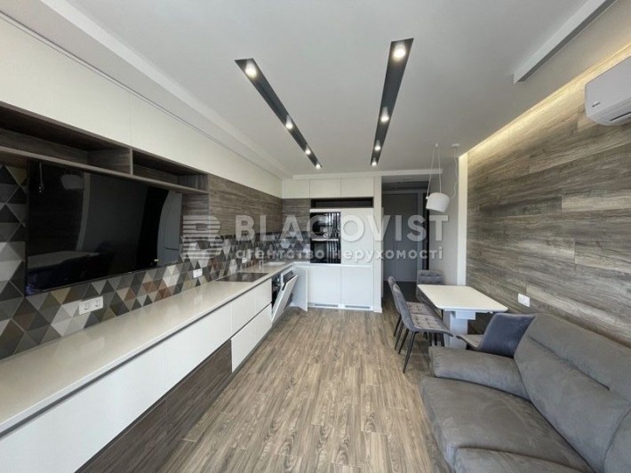 Первая сдача. Центр, вул. Антоновича 109, ЖК Володимирський, генератор - фото 1