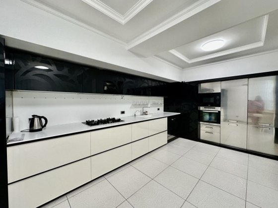 Аренда трехкомнатной квартиры . Парк Шевченко. Центр города. Одеса