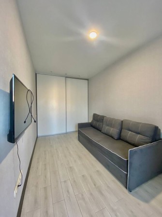 Сдам 1к квартиру в новострое м. Холодная гора - фото 1