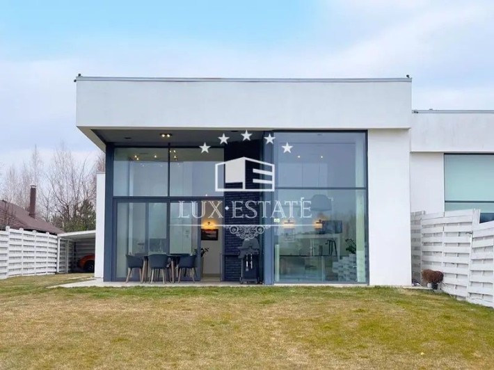 Аренда дома в стиле хай-тек, закрытый КГ Хутор Ясный, Лесники! Без % - фото 1