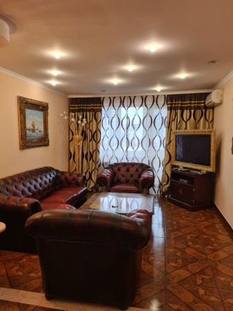 Сдам СВОЮ 2х.комн квартиру в центре города с евроремонтом и мебелью. - фото 1