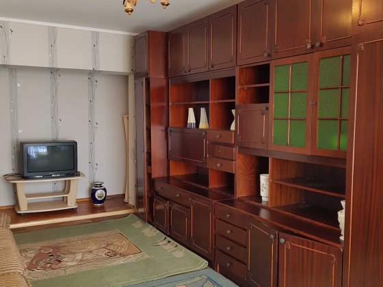 Риэлтор сдаст на длительный срок 1-о комнатную квартиру