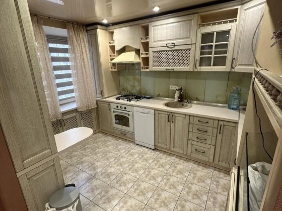 Оренда 3х кімнатної квартири у Дніпровському р-ні (Ладозька 12)