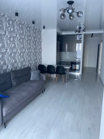 Сдаю свою  2 х комнатную квартиру Набережный квартал Победа - фото 1