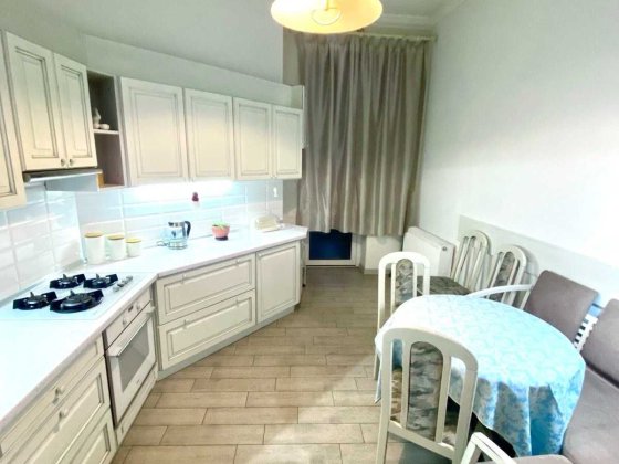 Оренда 4-кім. квартири. вул. пл. Соборна-пл. Галицька Львів