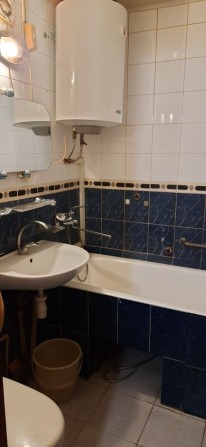 Сдам 2х к.кв, ул.красная 20а,2й этаж  5ти эт.дома - фото 1