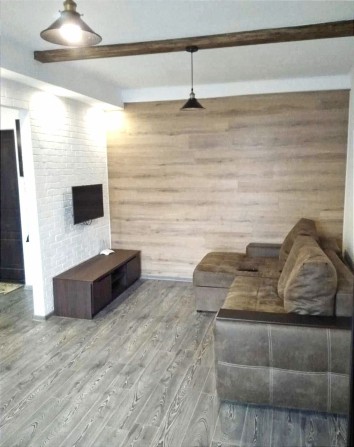 Оренда однокімнатної квартири в Олександрівському р-ні (Шкільна 16) - фото 1