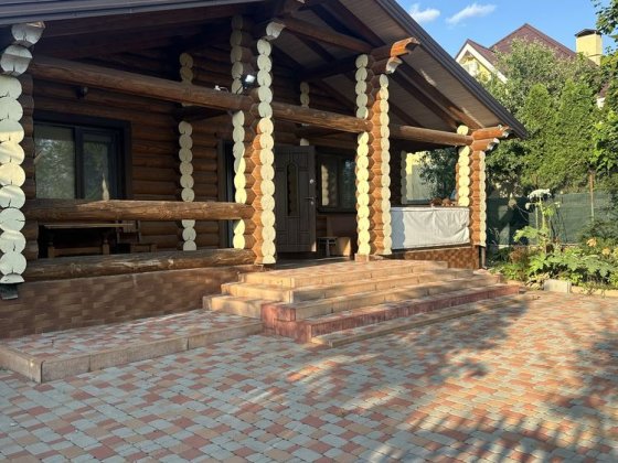 Оренда будинку в селі Юрівка з басейном Юровка