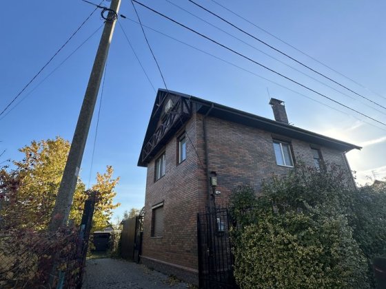 Оренда затишного будинку неподалік міста, повністю мебльований. Червона Слобода