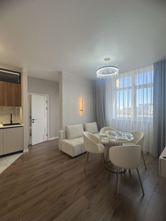 Сдам 2 х комнатную квартиру на Краснова с террасой. - фото 1