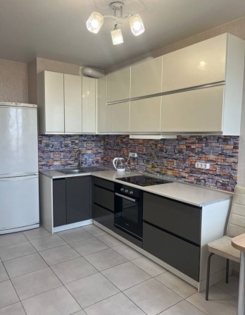 Срочно сдам квартиру в ЖК"Одесские традиции"/Грушевского. Гардеробная - фото 1