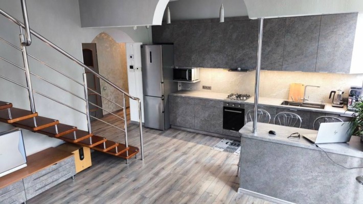 Оренда 4 кімн квартири з сучасним ремонтом по  вул Коцюбинського Центр - фото 1