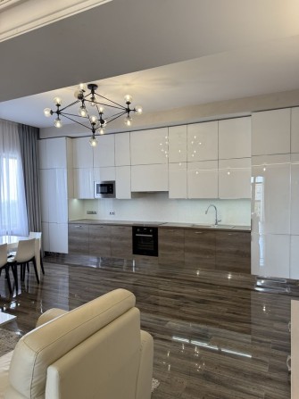 Шикарная 3к в центре города - фото 1