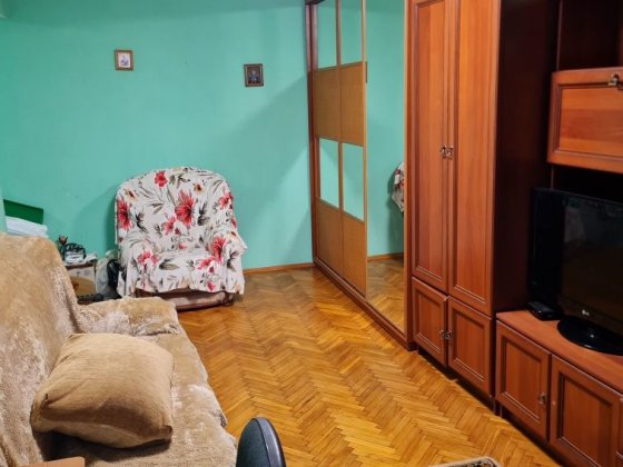 Здається 2-х кімнатна квартира. Липини