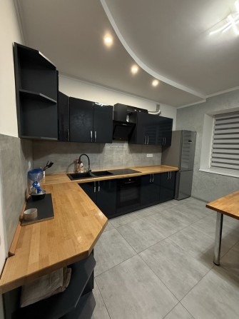 Оренда просторої 2-кімнатної квартири Вул. О.Довженка, ЖК «Сонячний» - фото 1