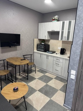 Оренда дворівневої квартири - студії з власним двориком 30 м2 - фото 1