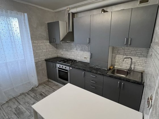 Оренда великої 2к квартири 80 м.кв в ЖК Петрівський квартал Святопетровское