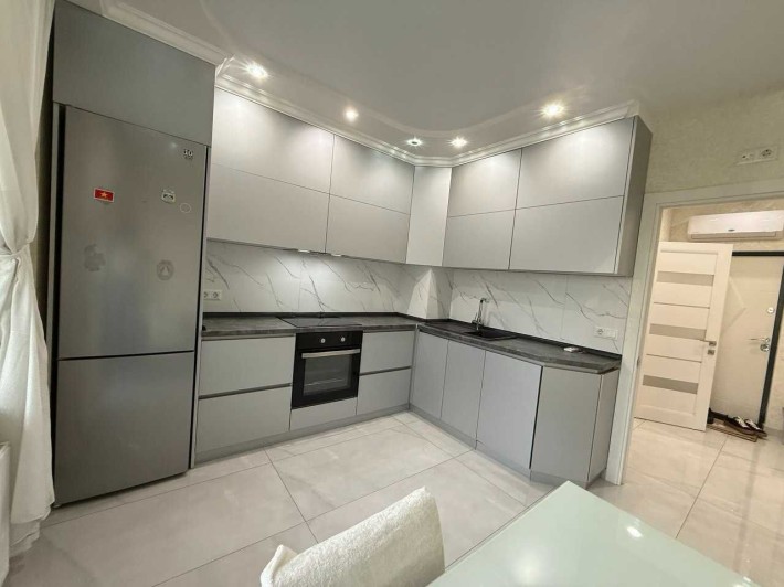 Сдам квартиру с новым ремонтом ЖК Радужный на 3 этаже - фото 1