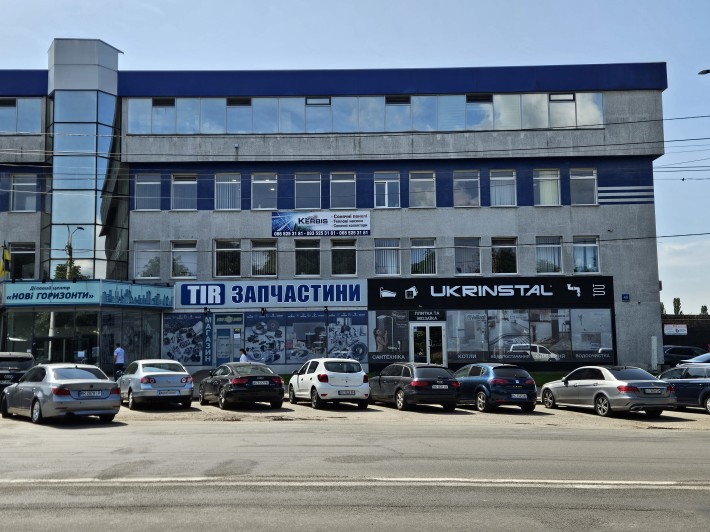 Оренда магазин + склад в м.Луцьку по вул. Рівненській, 48 (частина 1-го пов. офісного центру «Нові г - фото 1