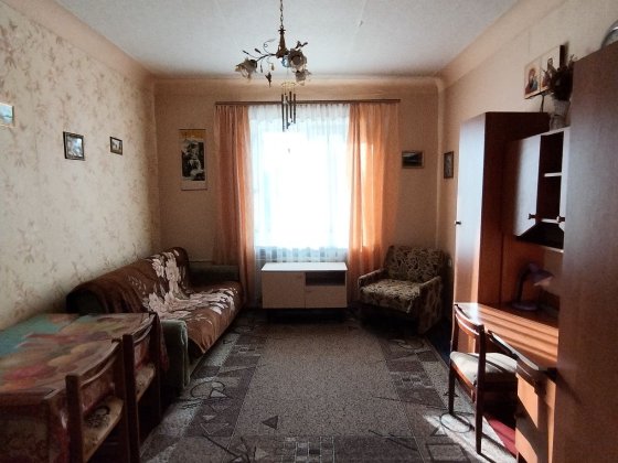 Велика кімната в гуртожитку зі своєю кухнею Прилуки