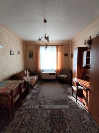 Велика кімната в гуртожитку зі своєю кухнею - фото 1