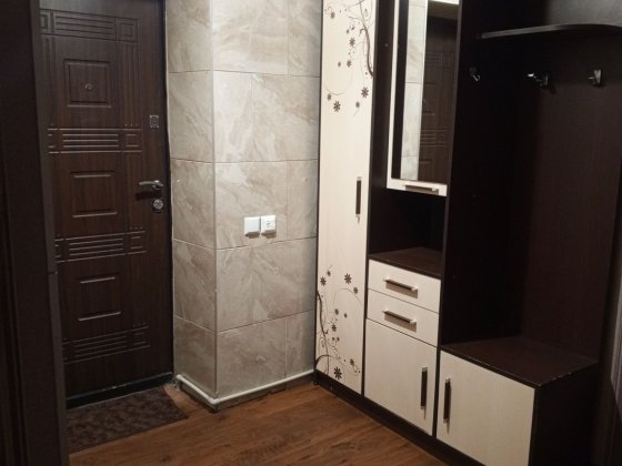 дівчат на підселення (біля автовокзалу) Сарны