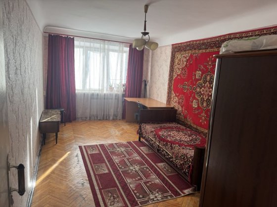 Здам гарну кімнату,центр Бучі,одній дівчині.Приємна власниця.Вільна. Буча