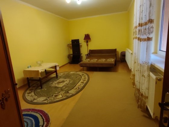 Оренда кімнати для дівчини в будинку в Ужгороді