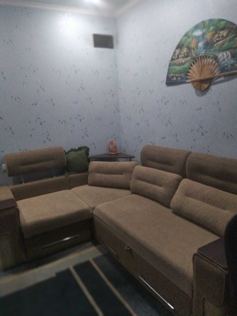 Здається кімната на шкільній у приватн. будинку для хлопця чи дівчини. - фото 1