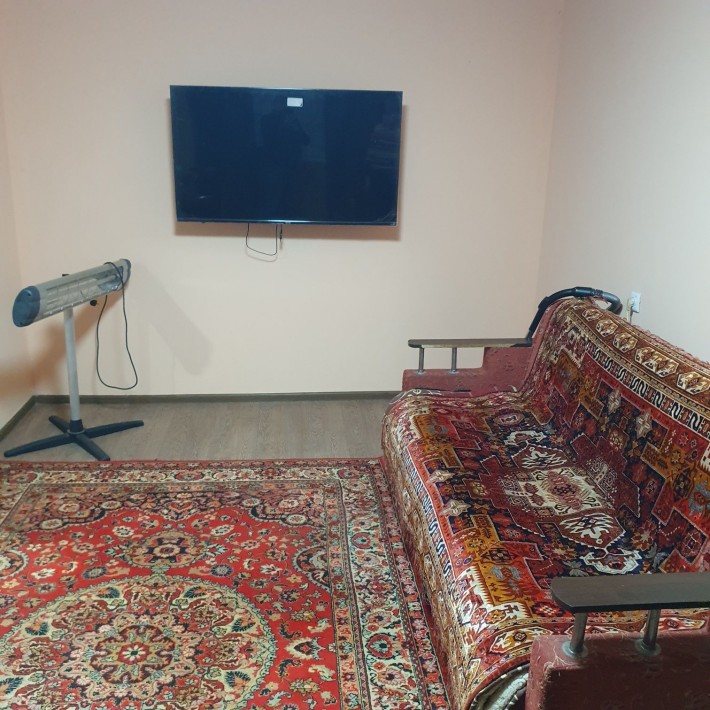 Сдам1 комнату в двух комнатной квартире с хозяйкой. - фото 1